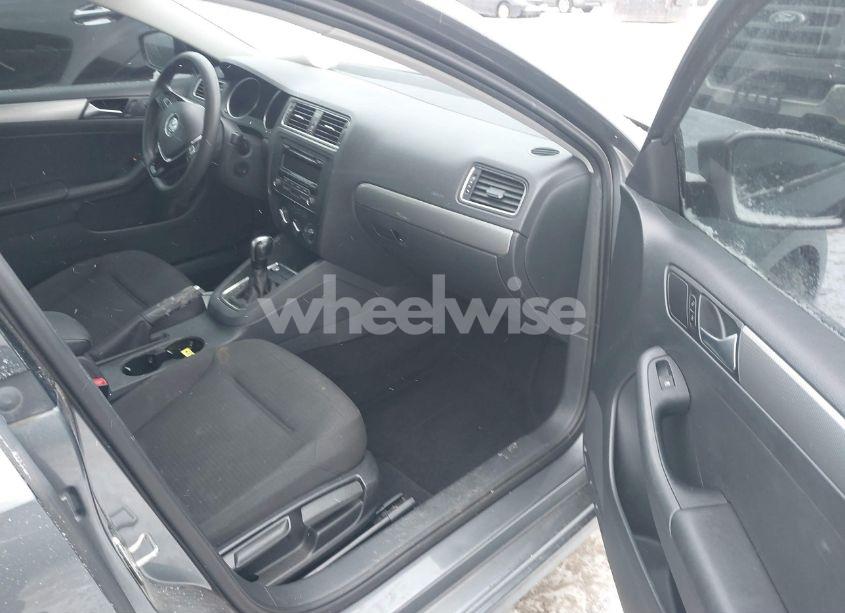 Photo 5 of 2015 Volkswagen Jetta 1.8T SE (VIN 3VWD17AJ6FM319596)