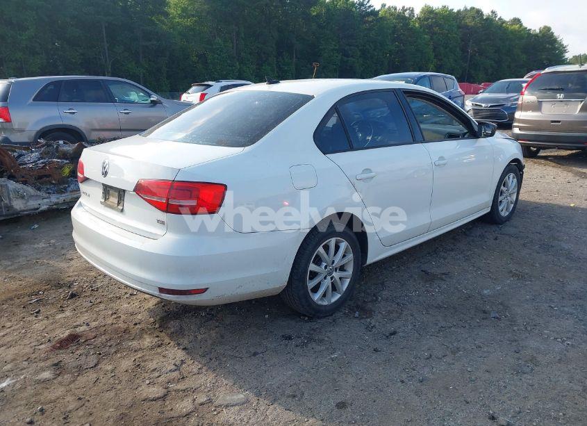 Photo 4 of 2015 Volkswagen Jetta 1.8T SE (VIN 3VWD17AJ6FM321669)