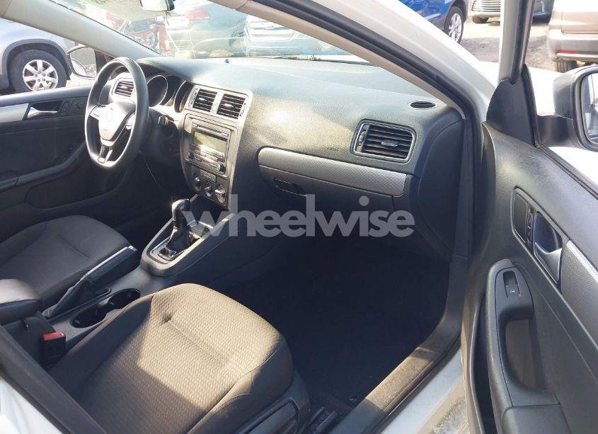 Photo 5 of 2015 Volkswagen Jetta 1.8T SE (VIN 3VWD17AJ6FM321669)