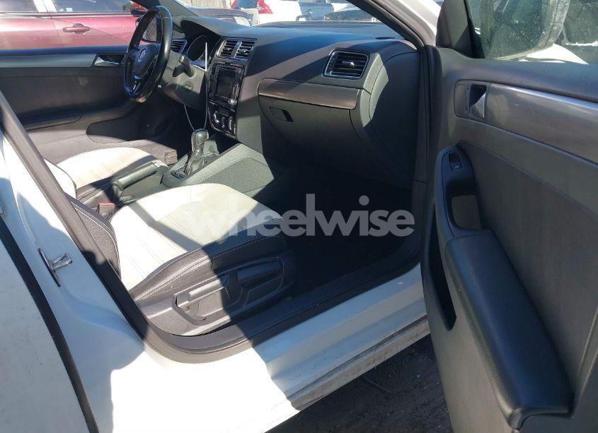 Photo 5 of 2016 Volkswagen Jetta 1.8T SPORT (VIN 3VWD17AJ6GM394803)