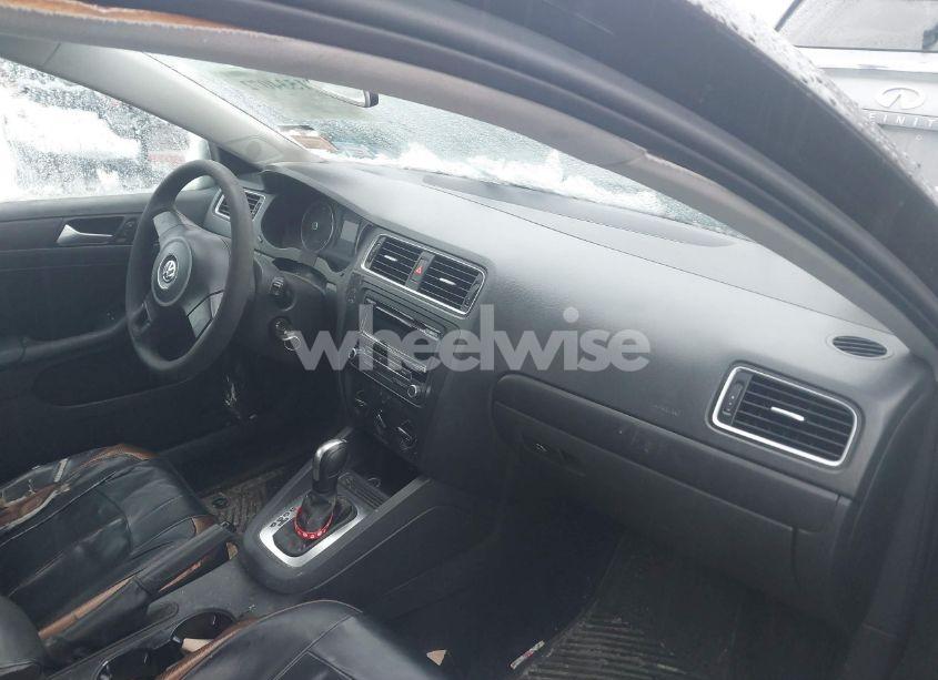 Photo 5 of 2014 Volkswagen Jetta 1.8T SE (VIN 3VWD17AJ7EM419589)