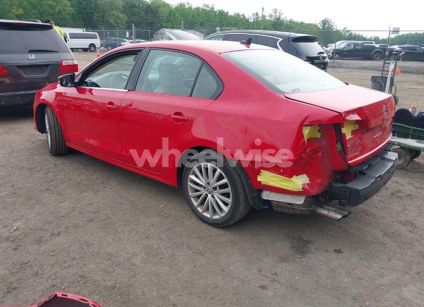 Photo 3 of 2015 Volkswagen Jetta 1.8T SE (VIN 3VWD17AJ7FM204019)