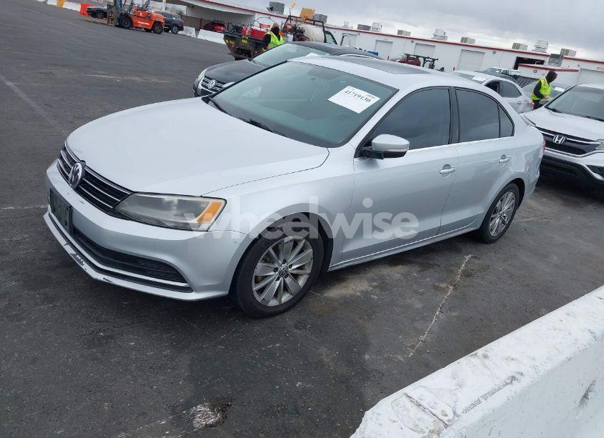 Photo 2 of 2015 Volkswagen Jetta 1.8T SE (VIN 3VWD17AJ7FM226182)
