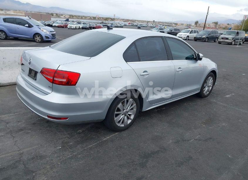 Photo 4 of 2015 Volkswagen Jetta 1.8T SE (VIN 3VWD17AJ7FM226182)