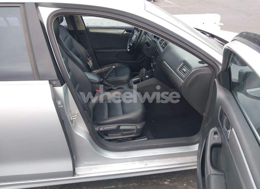 Photo 5 of 2015 Volkswagen Jetta 1.8T SE (VIN 3VWD17AJ7FM226182)