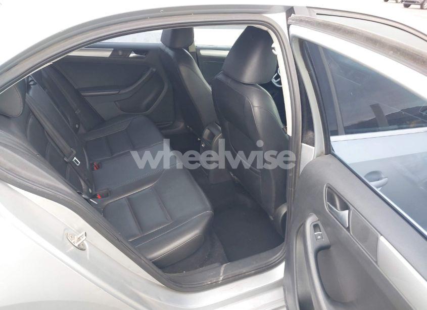 Photo 8 of 2015 Volkswagen Jetta 1.8T SE (VIN 3VWD17AJ7FM226182)