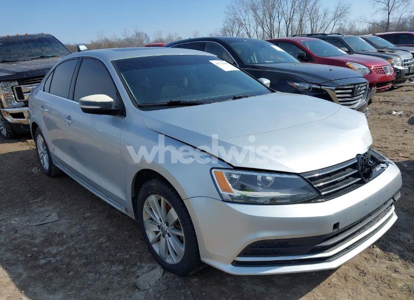 2015 Volkswagen Jetta 1.8T SE (VIN 3VWD17AJ7FM256394) main photo