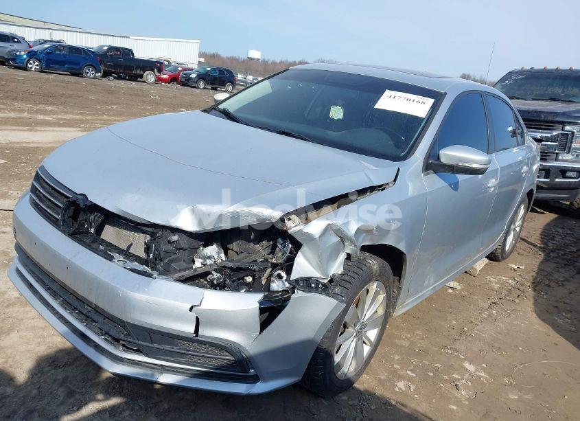 Photo 2 of 2015 Volkswagen Jetta 1.8T SE (VIN 3VWD17AJ7FM256394)