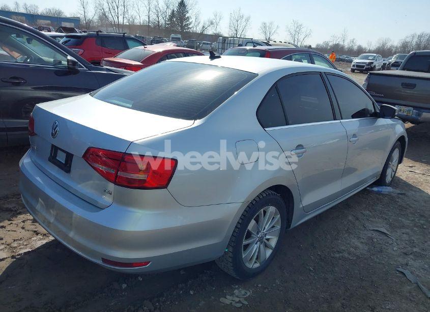 Photo 4 of 2015 Volkswagen Jetta 1.8T SE (VIN 3VWD17AJ7FM256394)