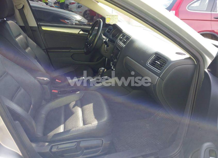 Photo 5 of 2015 Volkswagen Jetta 1.8T SE (VIN 3VWD17AJ7FM256394)