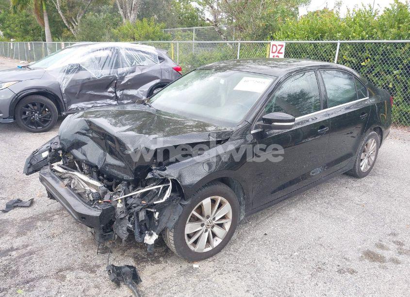 Photo 2 of 2015 Volkswagen Jetta 1.8T SE (VIN 3VWD17AJ7FM276323)