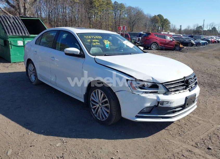 2015 Volkswagen Jetta 1.8T SE (VIN 3VWD17AJ7FM332079) main photo