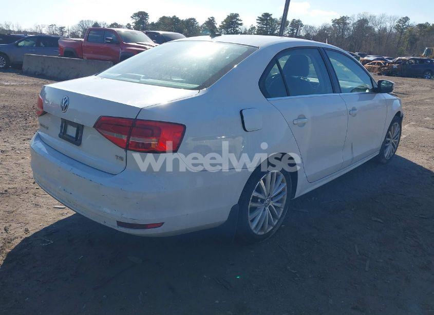 Photo 4 of 2015 Volkswagen Jetta 1.8T SE (VIN 3VWD17AJ7FM332079)