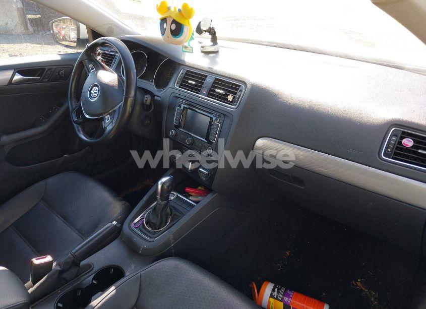 Photo 5 of 2015 Volkswagen Jetta 1.8T SE (VIN 3VWD17AJ7FM332079)
