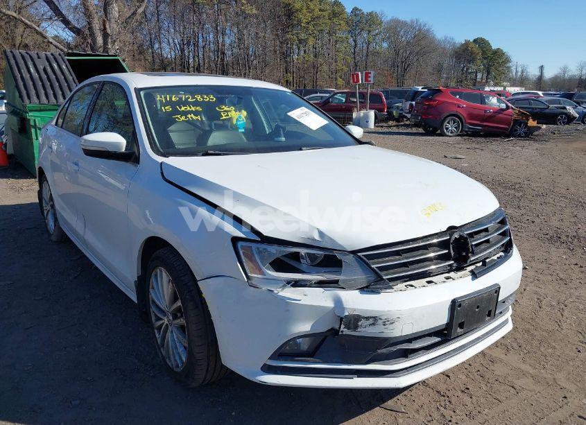 Photo 6 of 2015 Volkswagen Jetta 1.8T SE (VIN 3VWD17AJ7FM332079)