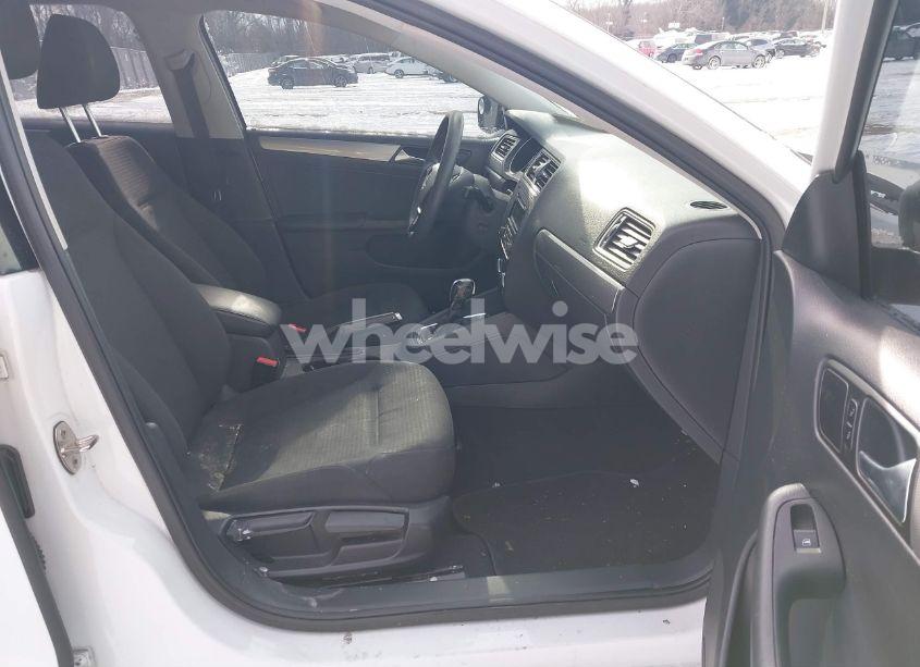 Photo 5 of 2015 Volkswagen Jetta 1.8T SE (VIN 3VWD17AJ7FM347214)