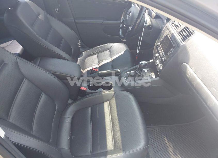 Photo 5 of 2015 Volkswagen Jetta 1.8T SE (VIN 3VWD17AJ7FM421327)