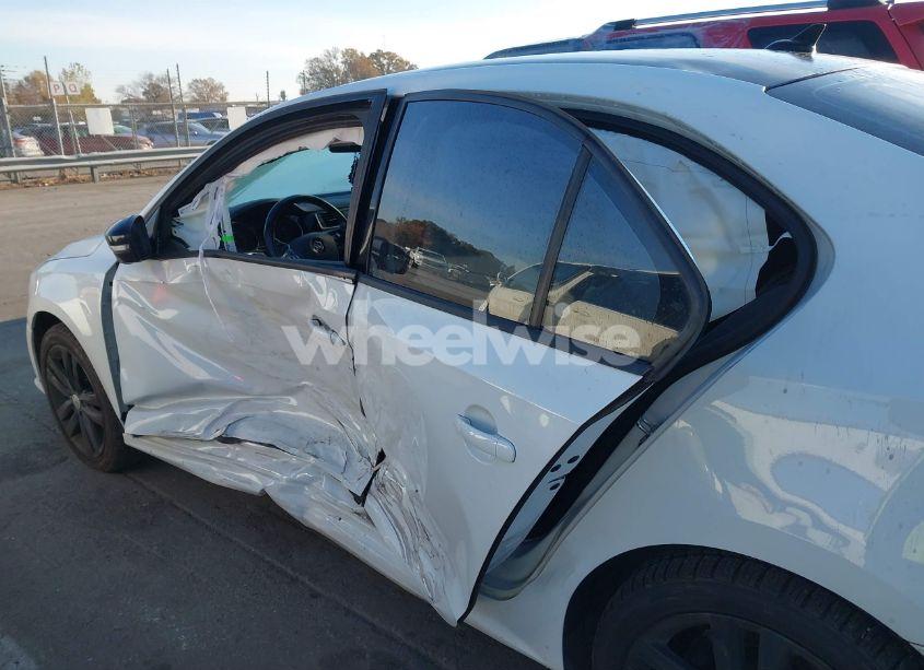 Photo 6 of 2018 Volkswagen Jetta 1.8T SE SPORT (VIN 3VWD17AJ7JM211643)