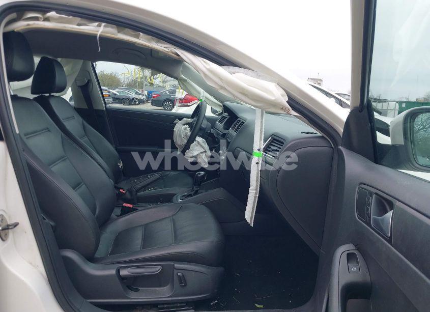 Photo 5 of 2014 Volkswagen Jetta 1.8T SE (VIN 3VWD17AJ8EM211169)