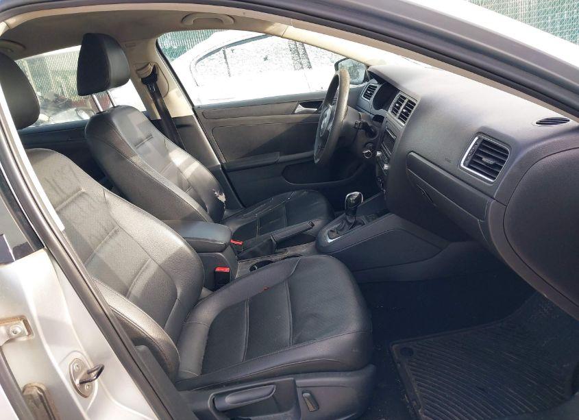 Photo 5 of 2014 Volkswagen Jetta 1.8T SE (VIN 3VWD17AJ8EM223242)