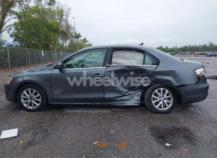 Photo 15 of 2014 Volkswagen Jetta 1.8T SE (VIN 3VWD17AJ8EM239148)