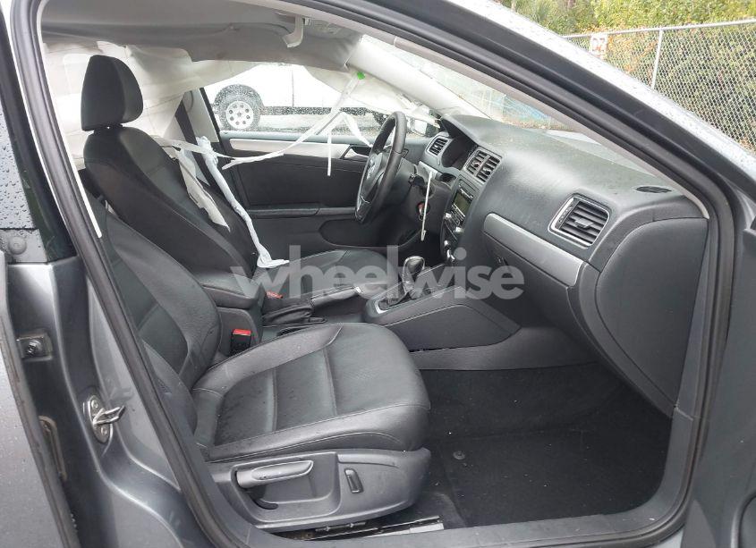 Photo 5 of 2014 Volkswagen Jetta 1.8T SE (VIN 3VWD17AJ8EM239148)