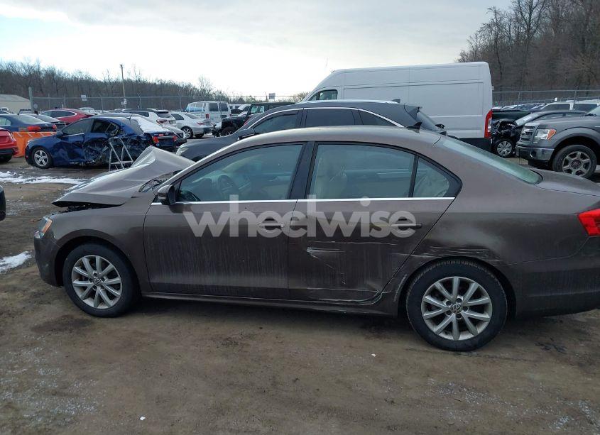 Photo 14 of 2014 Volkswagen Jetta 1.8T SE (VIN 3VWD17AJ8EM240302)