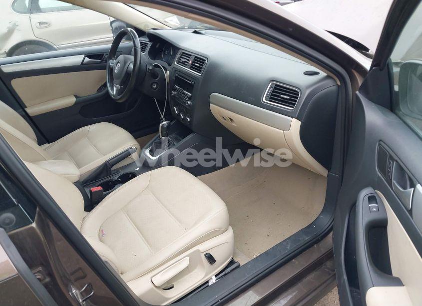 Photo 5 of 2014 Volkswagen Jetta 1.8T SE (VIN 3VWD17AJ8EM240302)