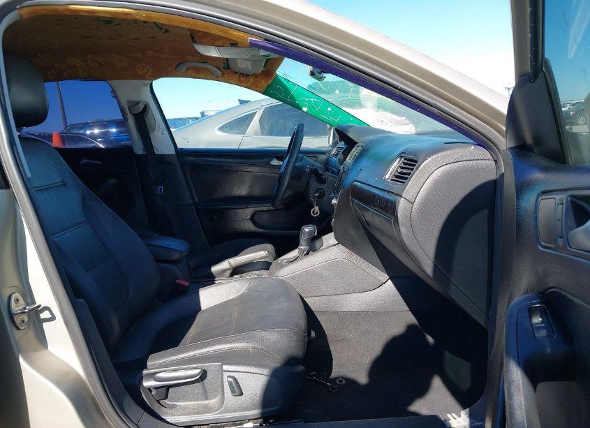 Photo 5 of 2014 Volkswagen Jetta 1.8T SE (VIN 3VWD17AJ8EM250957)