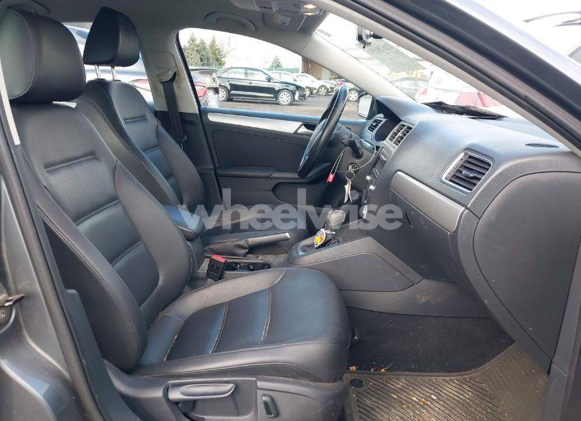 Photo 5 of 2014 Volkswagen Jetta 1.8T SE (VIN 3VWD17AJ8EM270903)