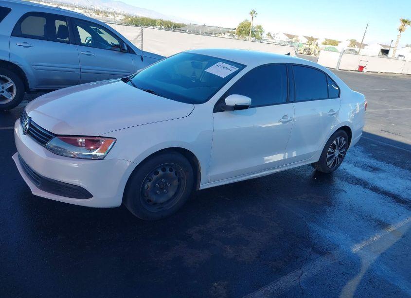 Photo 2 of 2014 Volkswagen Jetta 1.8T SE (VIN 3VWD17AJ8EM300935)