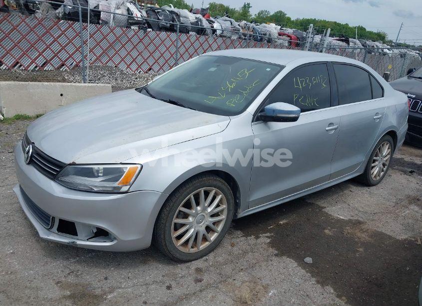 Photo 2 of 2014 Volkswagen Jetta 1.8T SE (VIN 3VWD17AJ8EM314253)