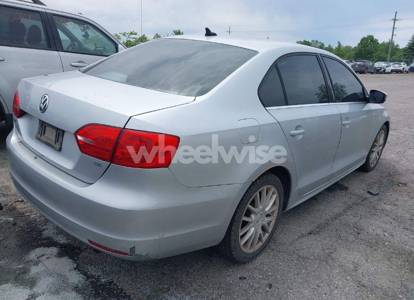 Photo 4 of 2014 Volkswagen Jetta 1.8T SE (VIN 3VWD17AJ8EM314253)