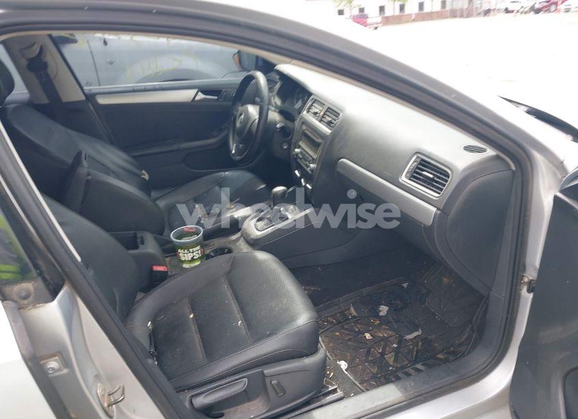 Photo 5 of 2014 Volkswagen Jetta 1.8T SE (VIN 3VWD17AJ8EM314253)