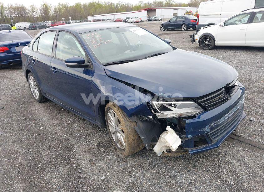 2014 Volkswagen Jetta 1.8T SE (VIN 3VWD17AJ8EM326015) main photo