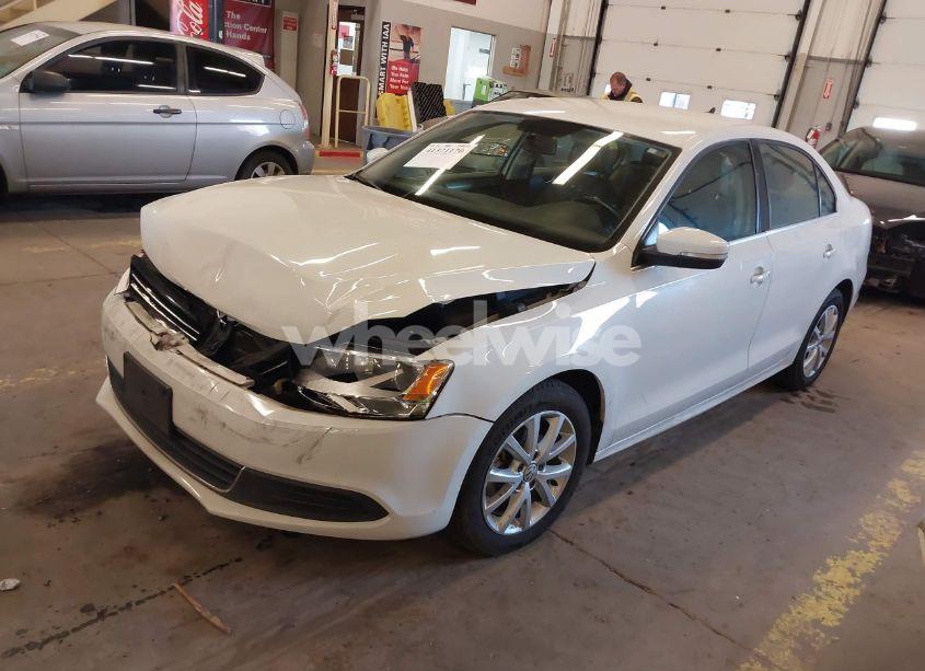 Photo 2 of 2014 Volkswagen Jetta 1.8T SE (VIN 3VWD17AJ8EM336253)
