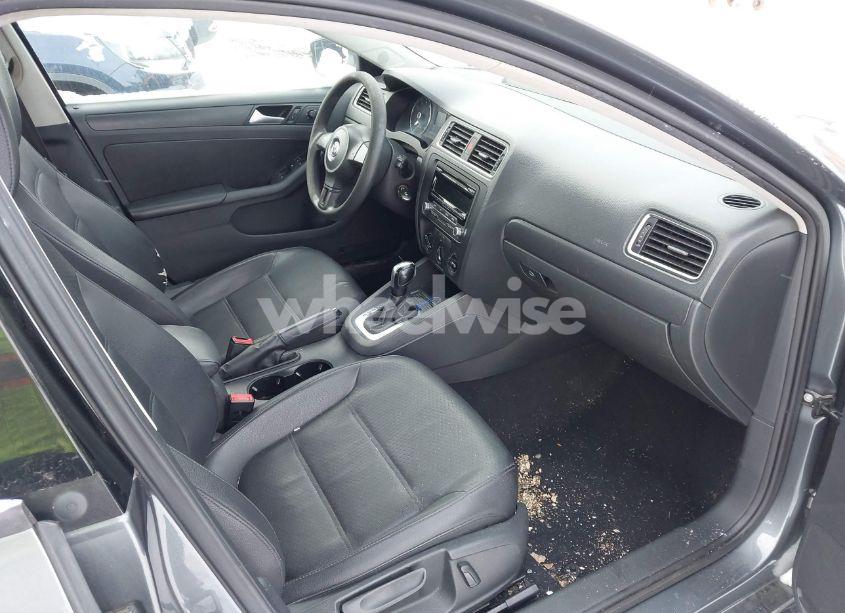 Photo 5 of 2014 Volkswagen Jetta 1.8T SE (VIN 3VWD17AJ8EM362173)