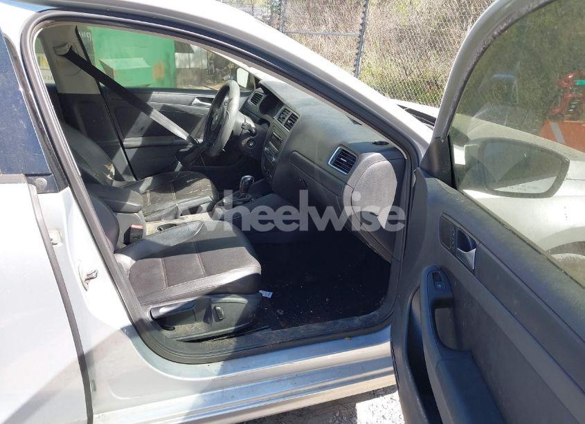 Photo 5 of 2014 Volkswagen Jetta 1.8T SE (VIN 3VWD17AJ8EM362318)