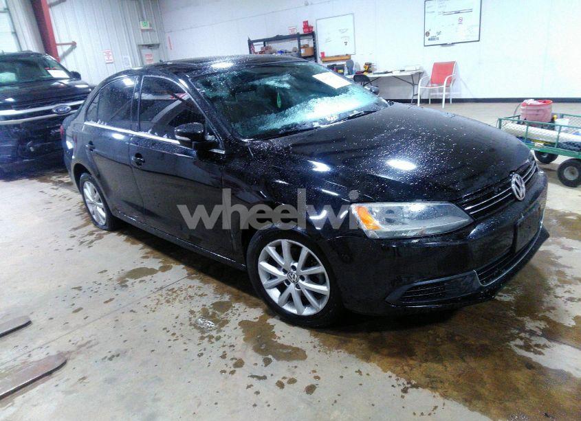 2014 Volkswagen Jetta 1.8T SE (VIN 3VWD17AJ8EM399644) main photo