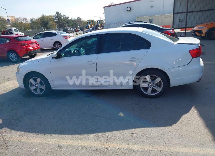 Photo 14 of 2014 Volkswagen Jetta 1.8T SE (VIN 3VWD17AJ8EM420587)