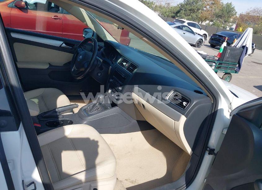 Photo 5 of 2014 Volkswagen Jetta 1.8T SE (VIN 3VWD17AJ8EM420587)