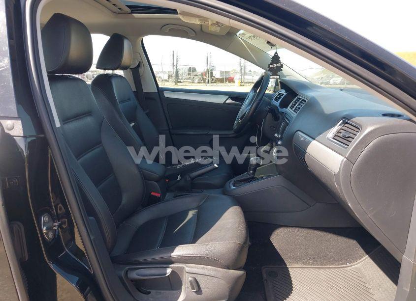 Photo 5 of 2014 Volkswagen Jetta 1.8T SE (VIN 3VWD17AJ8EM434456)