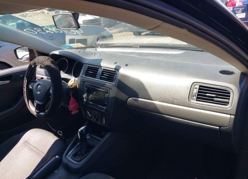 Photo 5 of 2015 Volkswagen Jetta 1.8T SE (VIN 3VWD17AJ8FM229723)