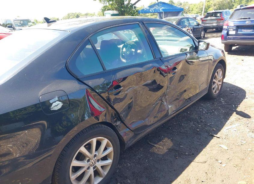 Photo 6 of 2015 Volkswagen Jetta 1.8T SE (VIN 3VWD17AJ8FM229723)