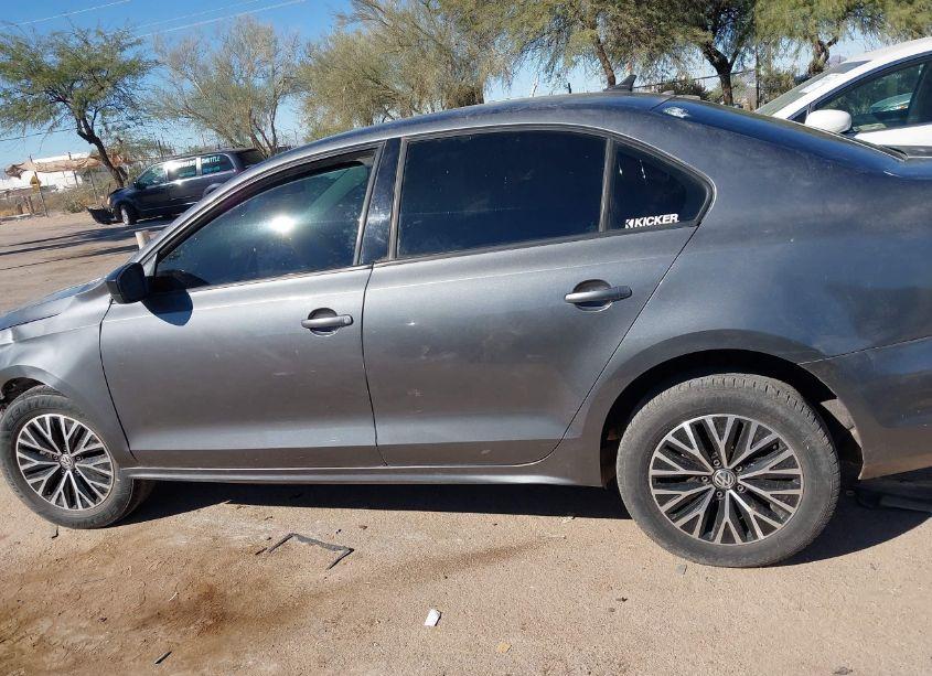 Photo 15 of 2015 Volkswagen Jetta 1.8T SE (VIN 3VWD17AJ8FM251172)