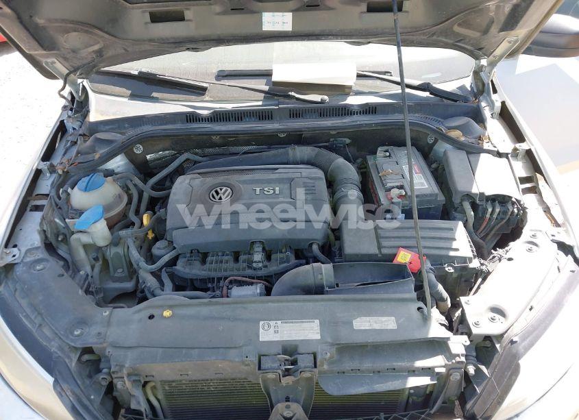 Photo 10 of 2015 Volkswagen Jetta 1.8T SE (VIN 3VWD17AJ8FM258414)