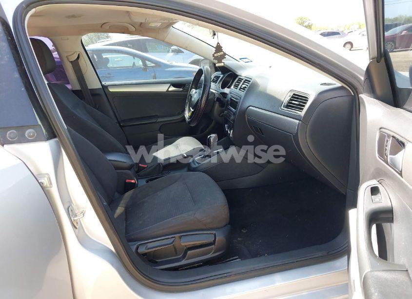 Photo 5 of 2015 Volkswagen Jetta 1.8T SE (VIN 3VWD17AJ8FM258414)