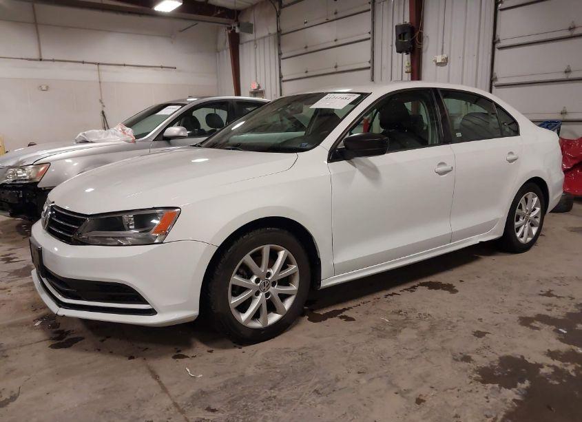 Photo 2 of 2015 Volkswagen Jetta 1.8T SE (VIN 3VWD17AJ8FM269719)
