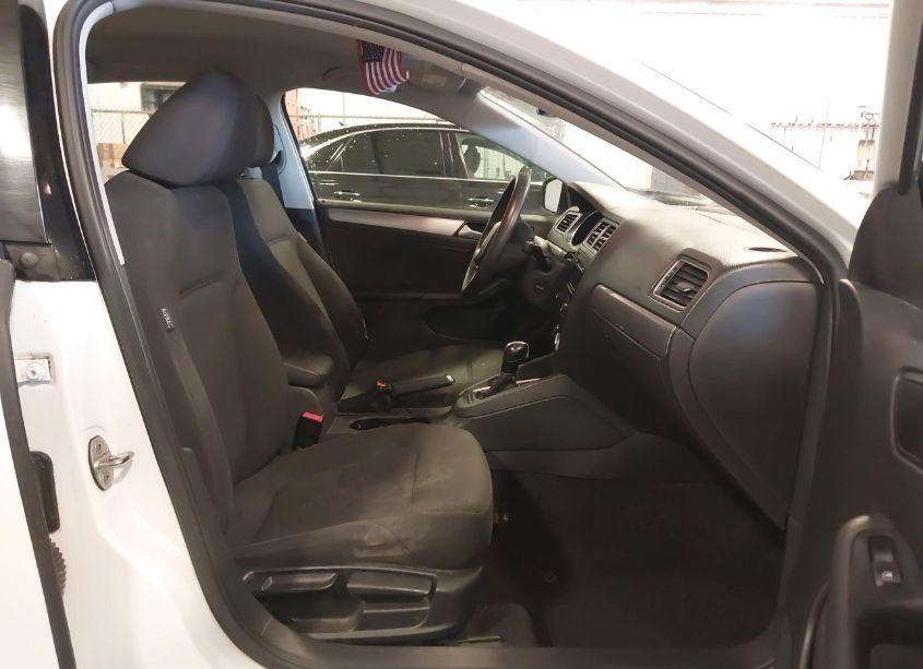 Photo 5 of 2015 Volkswagen Jetta 1.8T SE (VIN 3VWD17AJ8FM269719)