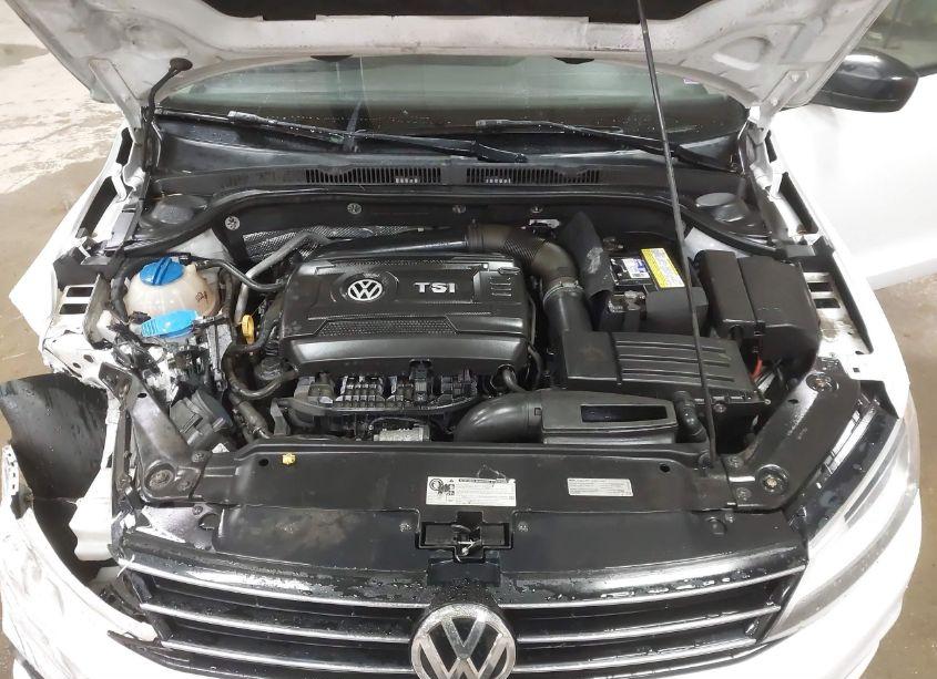 Photo 10 of 2015 Volkswagen Jetta 1.8T SE (VIN 3VWD17AJ8FM340630)
